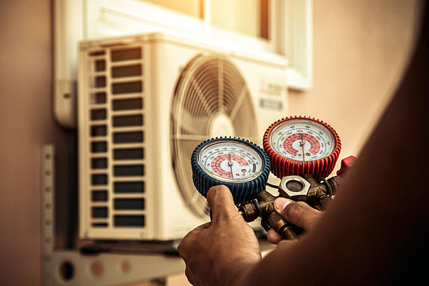 Professional Hvac technician working in Smiths Creek, MI
